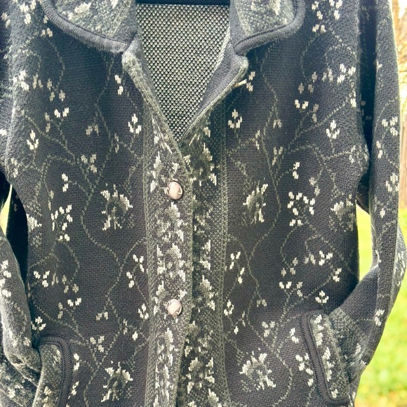 Indutexsa Womens Thick Knit Charcoal Gray Floral Jacket - Picture 3 of 12